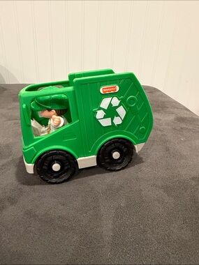 Fisher-Price Green Recycling Truck Toy with Removable Driver